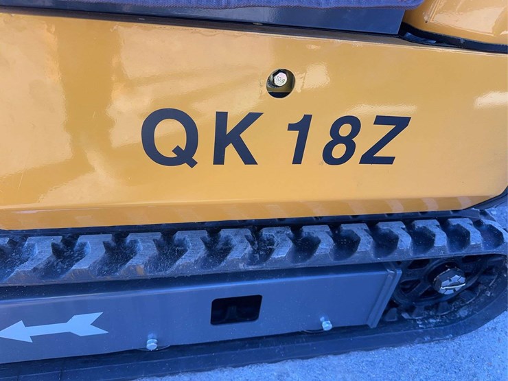 2025-agt-qk18z-mini-excavator-image-12