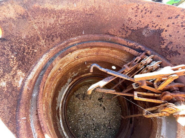 #5939-•-set-of-co-op-18.4-34-clamp-on-duals-image-8