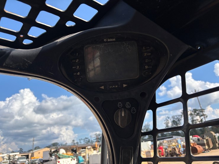 2014-bobcat-t750-image-16