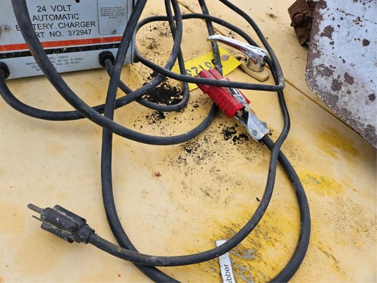 #3032-•-yale-automatic-24-volt-battery-charger-image-5