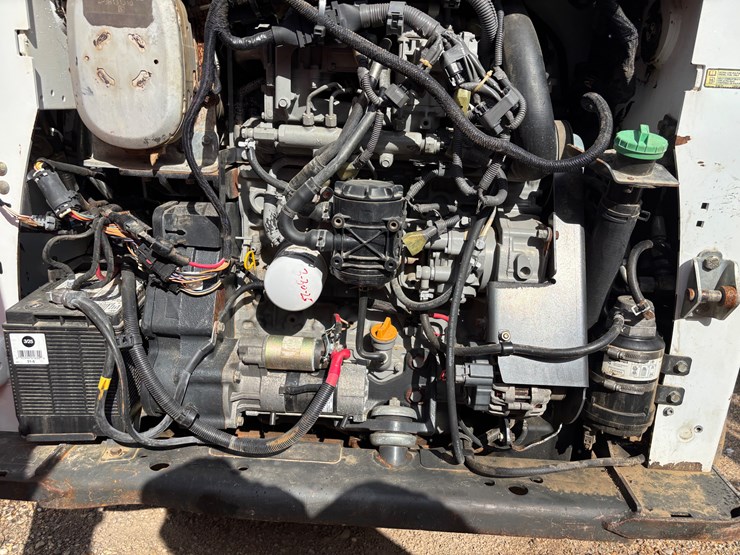 2014-bobcat-t750-image-7