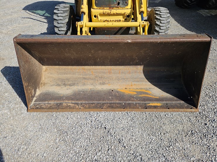 2004-new-holland-lb75b-image-3