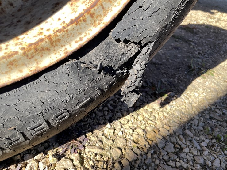 #5931-•-gravity-box-on-running-gear-image-15