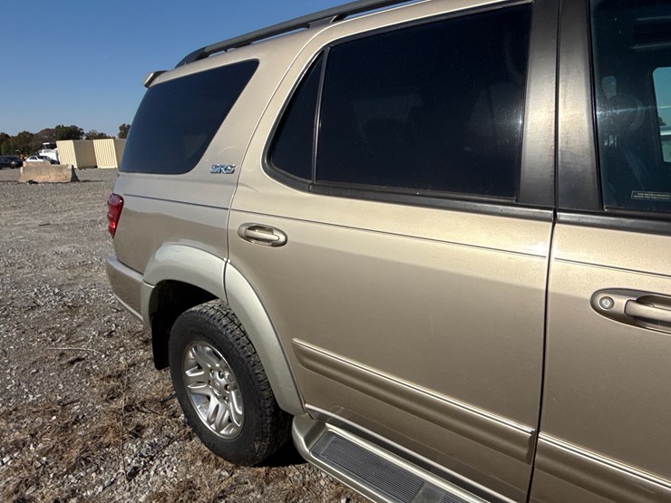 2004-toyota-sequoia-image-14