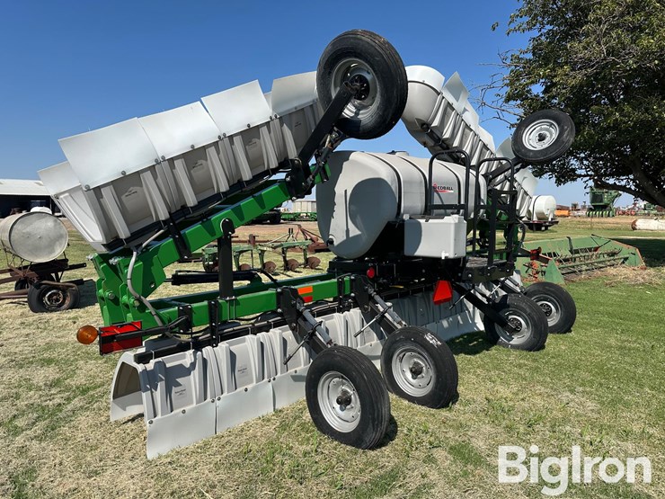 willmar-redball-642e-hooded-sprayer-image-7