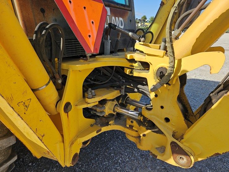 2004-new-holland-lb75b-image-16