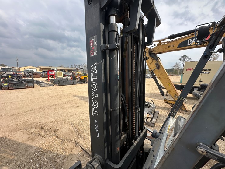 #2604-•-toyota-sgc30-forklift-|-parts/repairs-image-20