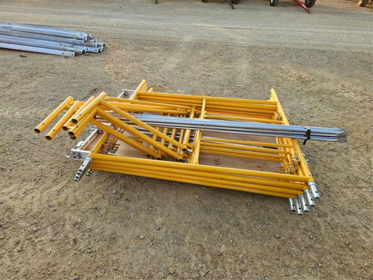 #3141-•-new-scaffold-with-3-walk-planks-image-4