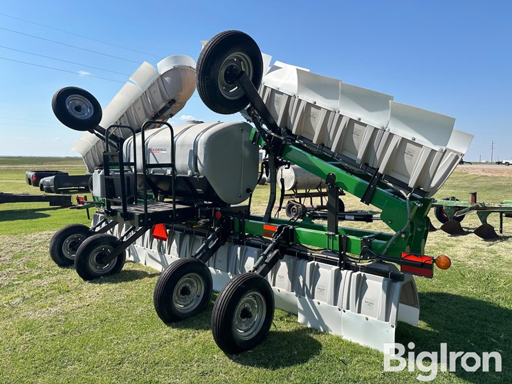 willmar-redball-642e-hooded-sprayer-image-5