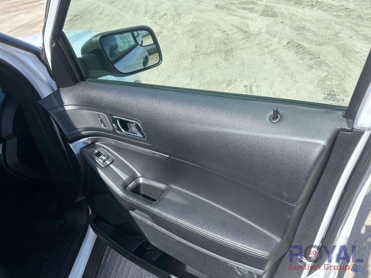 2017-ford-explorer-image-24