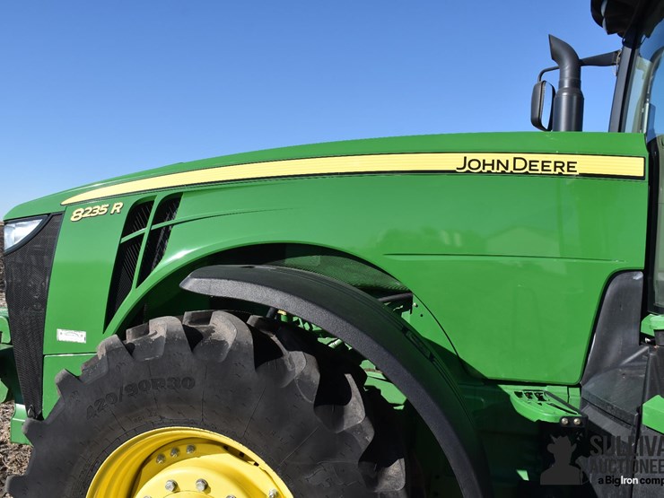 2013-john-deere-8235r-image-14