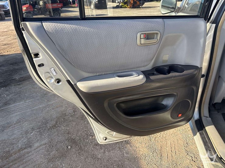 2005-toyota-highlander-image-19