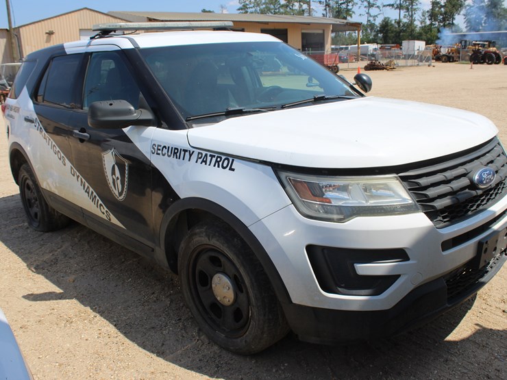 2016-ford-explorer-image-3