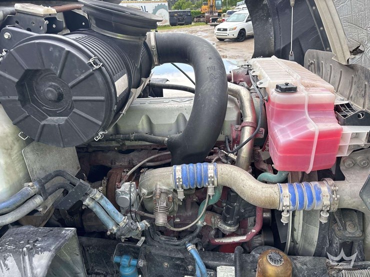 2012-mack-cxu613-day-cab-t/a-wet-kit-truck-tractor-image-9