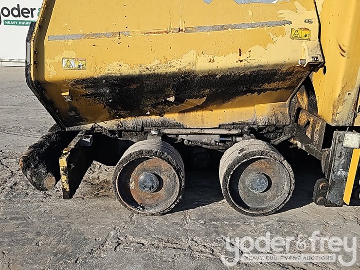 2017-caterpillar-ap-1000f-image-14