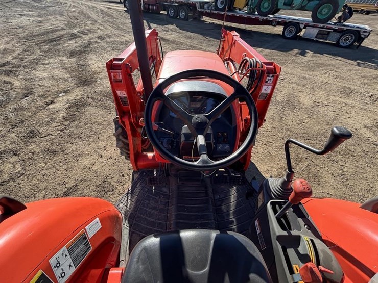 2019-kubota-m7060d-image-25