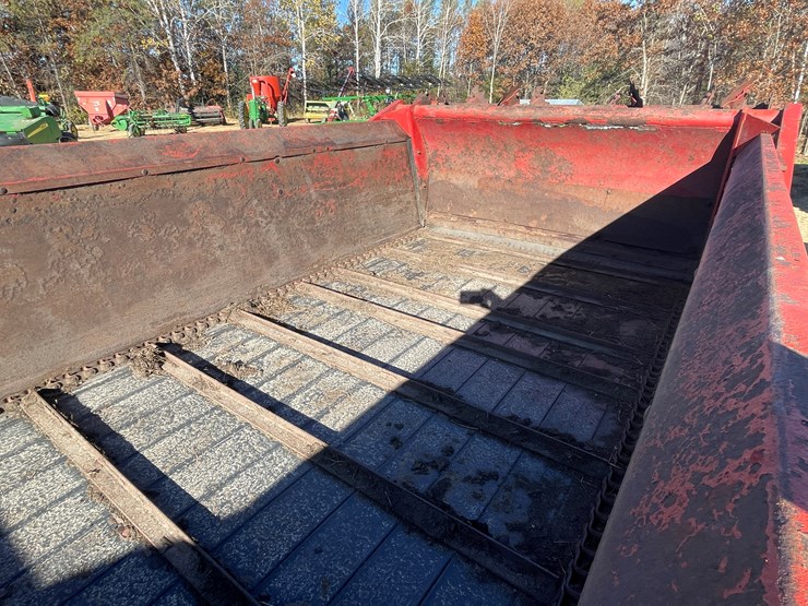 new-holland-195-image-12