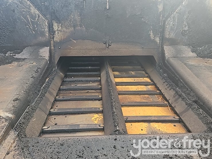 2012-caterpillar-ap-1055e-image-15