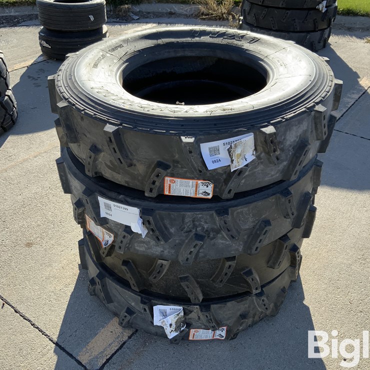 11R22.5 Pivot Tires