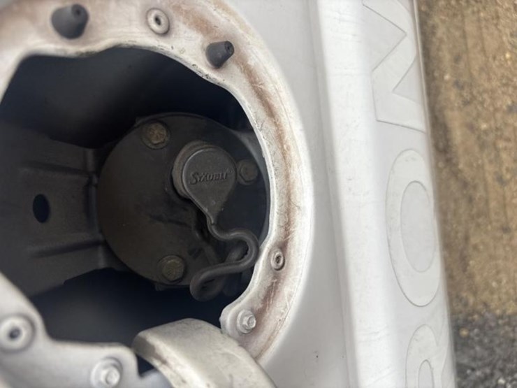 2010-ford-e250-image-11