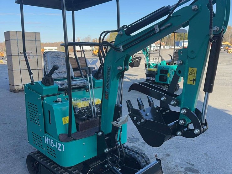 2025-agt-h15z-mini-excavator-image-3