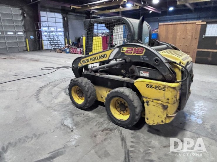 2011-new-holland-l218-image-8