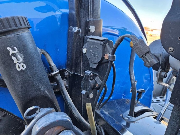 new-holland-tn65-image-45