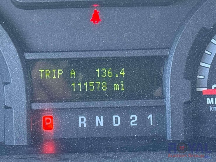 2013-ford-cargo-image-7