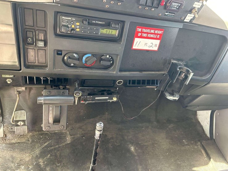 2002-international-4700-image-19