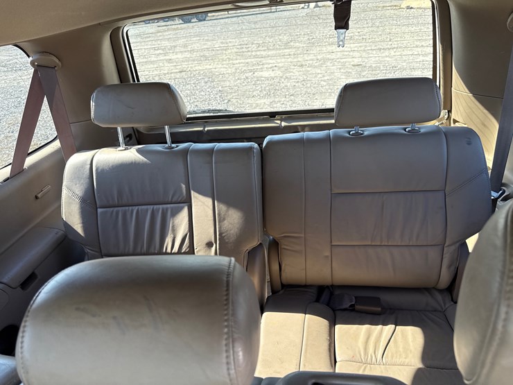 2004-toyota-sequoia-image-25