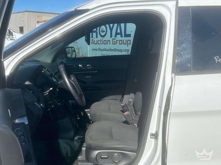 2016-ford-explorer-image-6