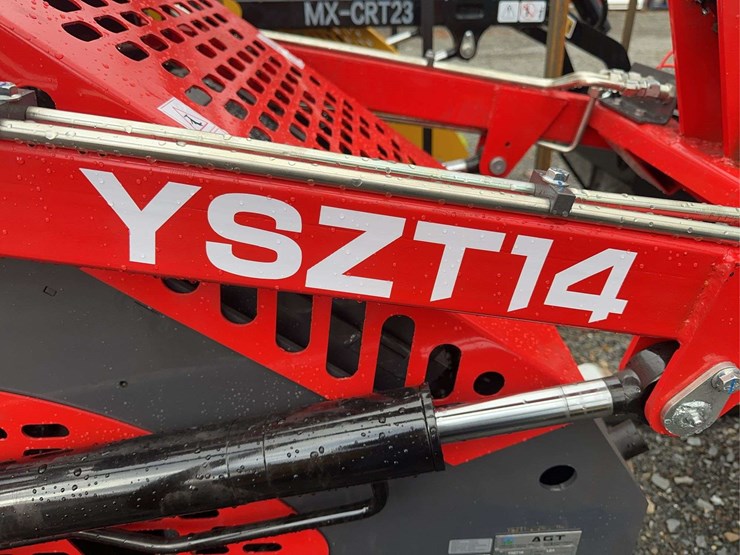 2025-yszt14-compact-track-loader-image-5