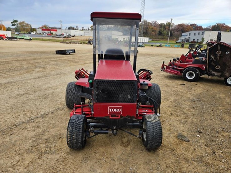 #3133-•-toro-reel-master-5200-fairway-mower-image-4