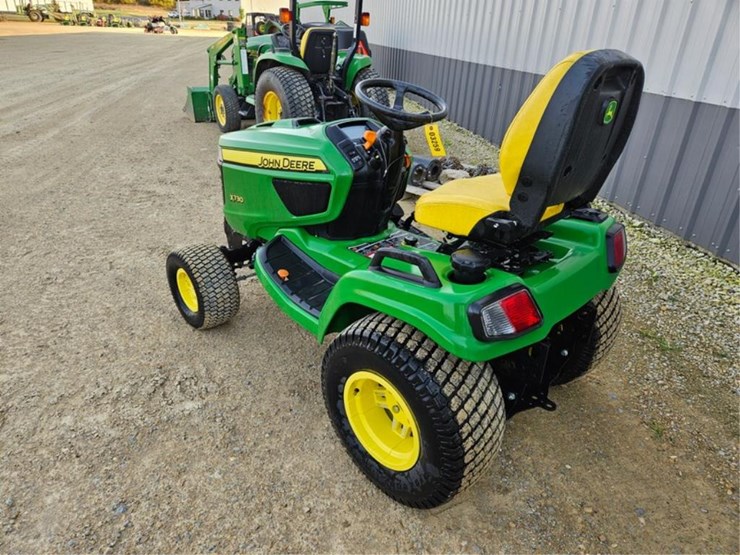 john-deere-x730-image-3