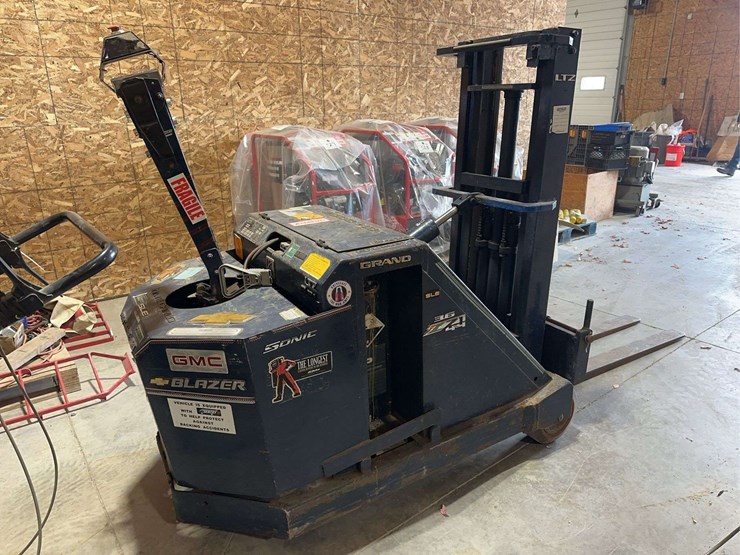 blue-giant-lt90w30-electric-walk-behind-pallet-jack-with-charger-image-5