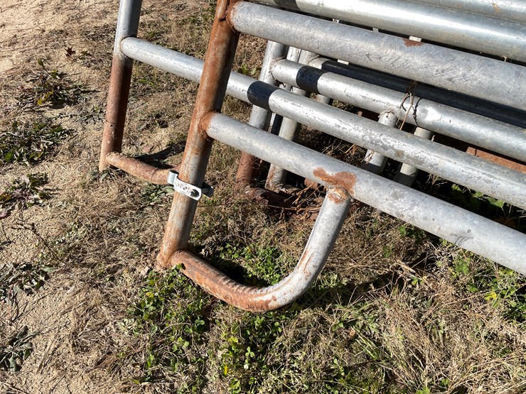 #5924a-•-galvanized-corral-with-walk-through-gate-image-16