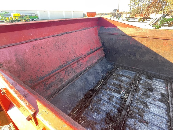 new-holland-195-image-10