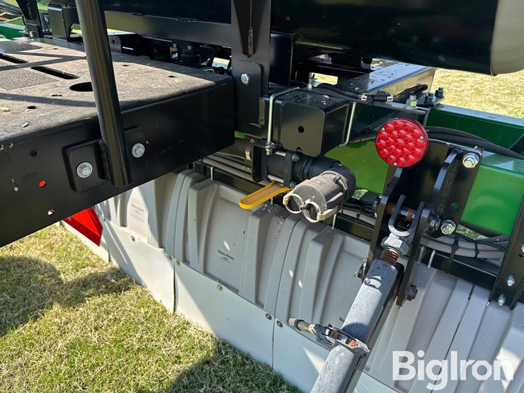 willmar-redball-642e-hooded-sprayer-image-10