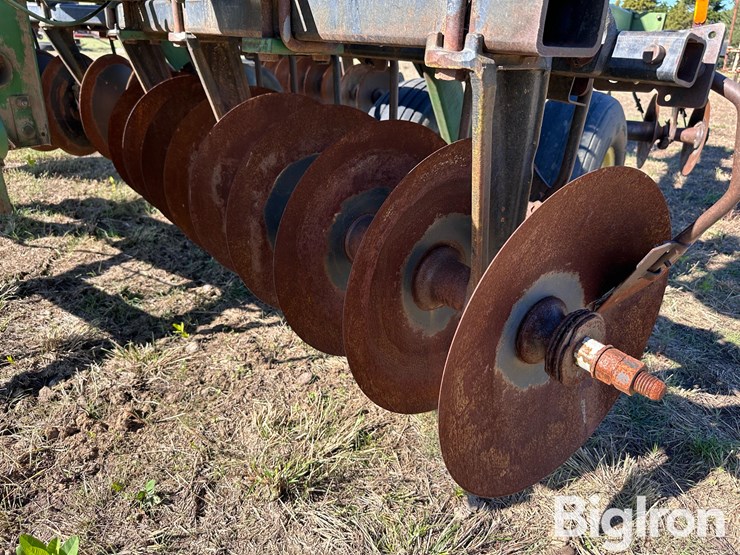 john-deere-235-image-13