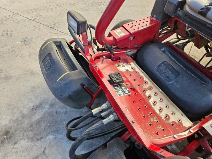 #3038-•-toro-3150-greens-mower-image-24