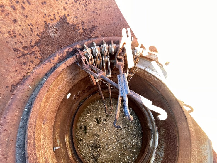 #5939-•-set-of-co-op-18.4-34-clamp-on-duals-image-12