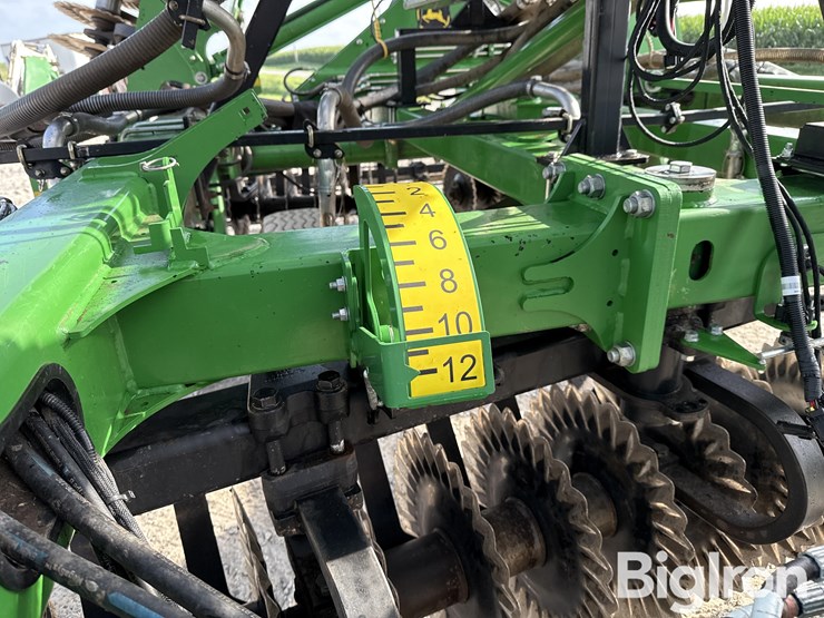 2020-john-deere-2660vt-image-17