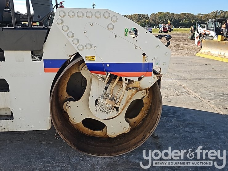 2014-caterpillar-cb54xw-image-10