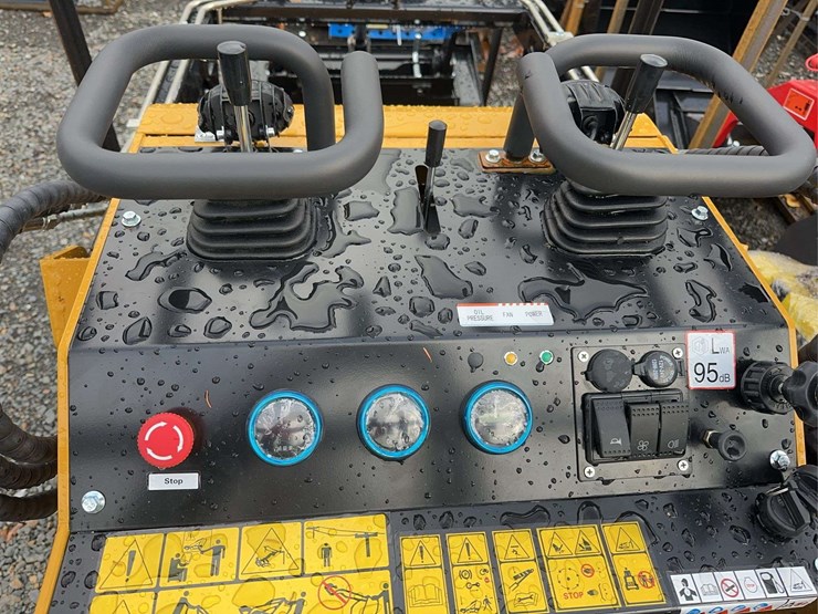 2025-agt-mx-crt23-compact-track-loader-image-6