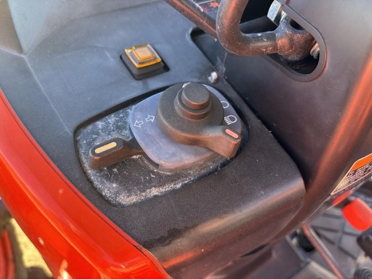 2019-kubota-m7060d-image-27