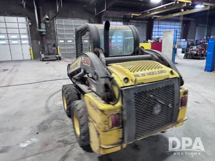 2011-new-holland-l218-image-7