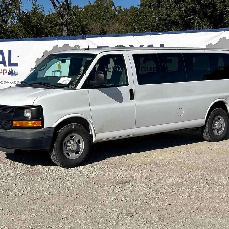 2013 Chevrolet Express 3500 Passenger Van