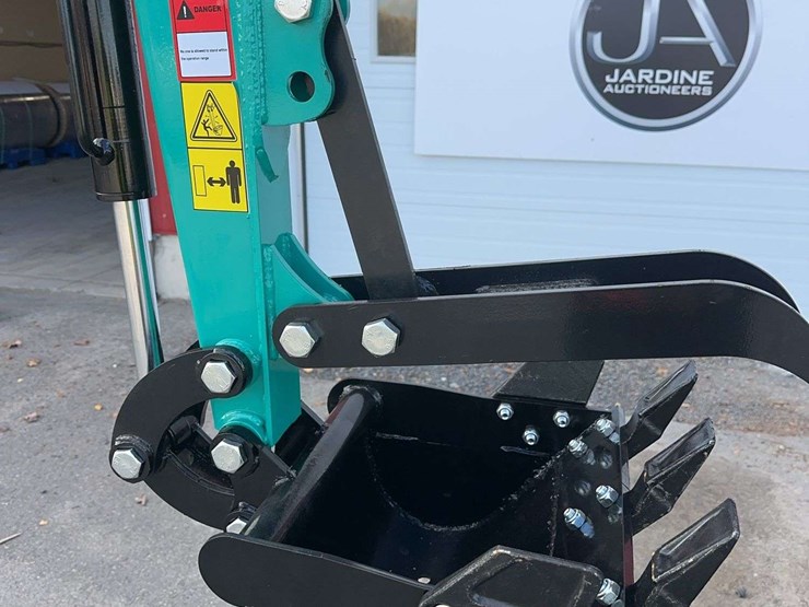 2025-agt-h15z-mini-excavator-image-9