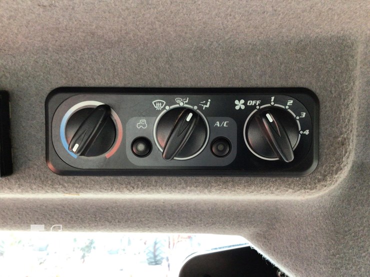 2021-kubota-m7060-image-24