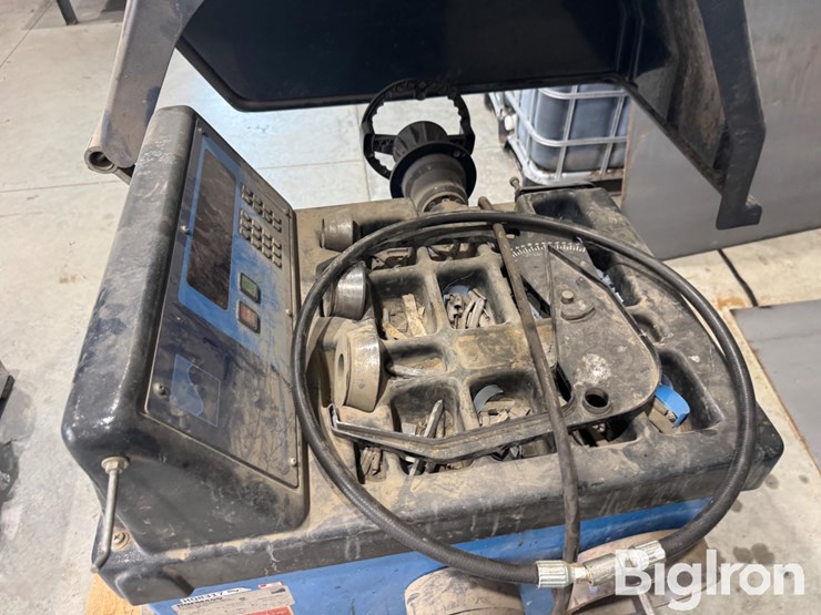 1997-geodyna-40-tire-balancer-image-13